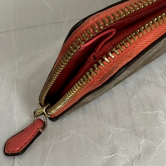 RESERVED Coach Peyton Signature C Accordion Zipper Wallet - Picture 6 of 6